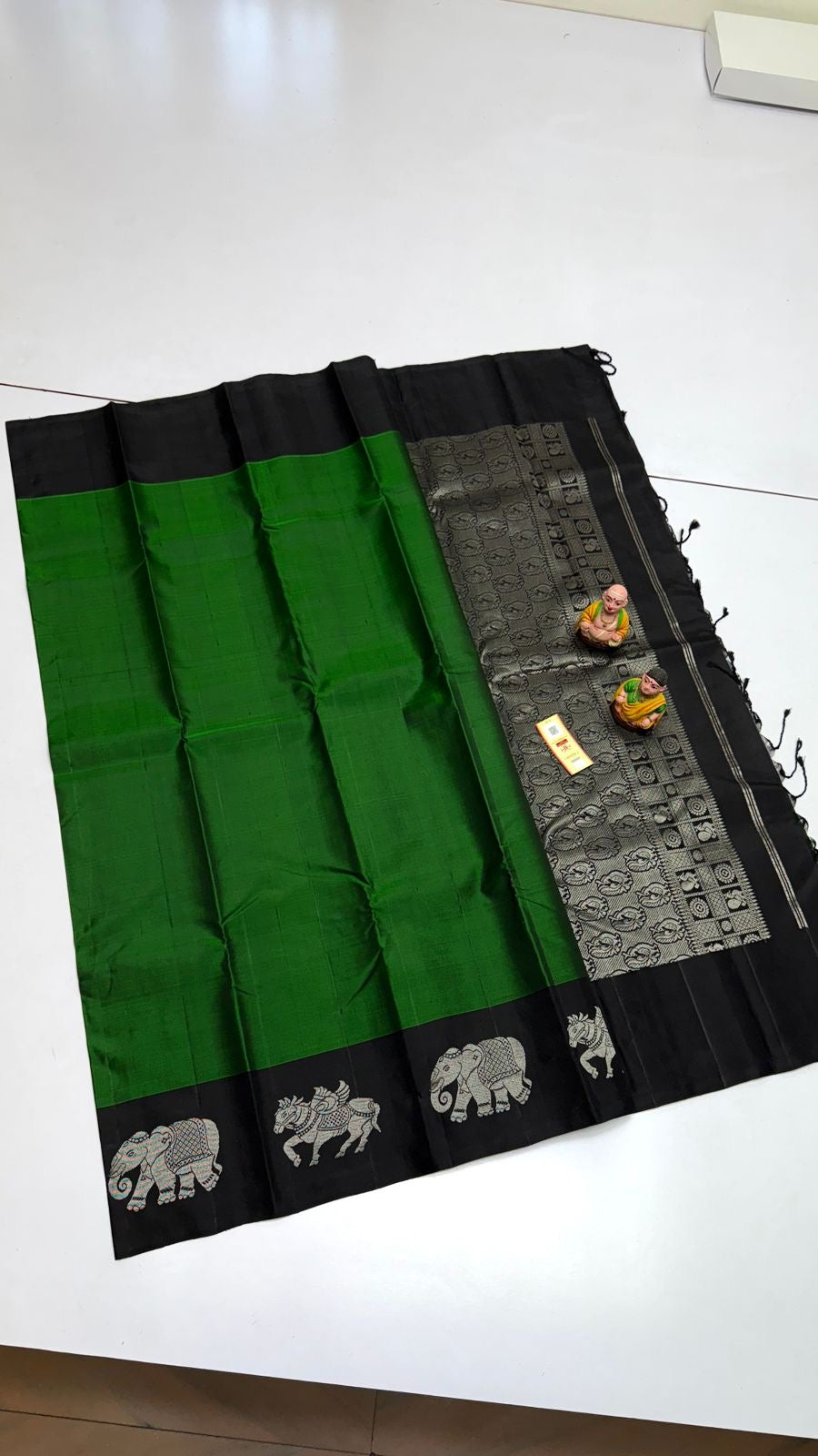 Classic Green & Charcoal Black Elegance Handloom Soft Silk Saree SS24187