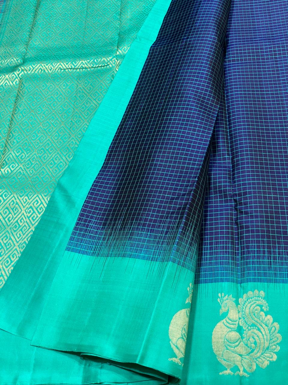 Classic Deep Blue & Sea Green Elegance Kanchipuram Handloom Silk Saree SS23542