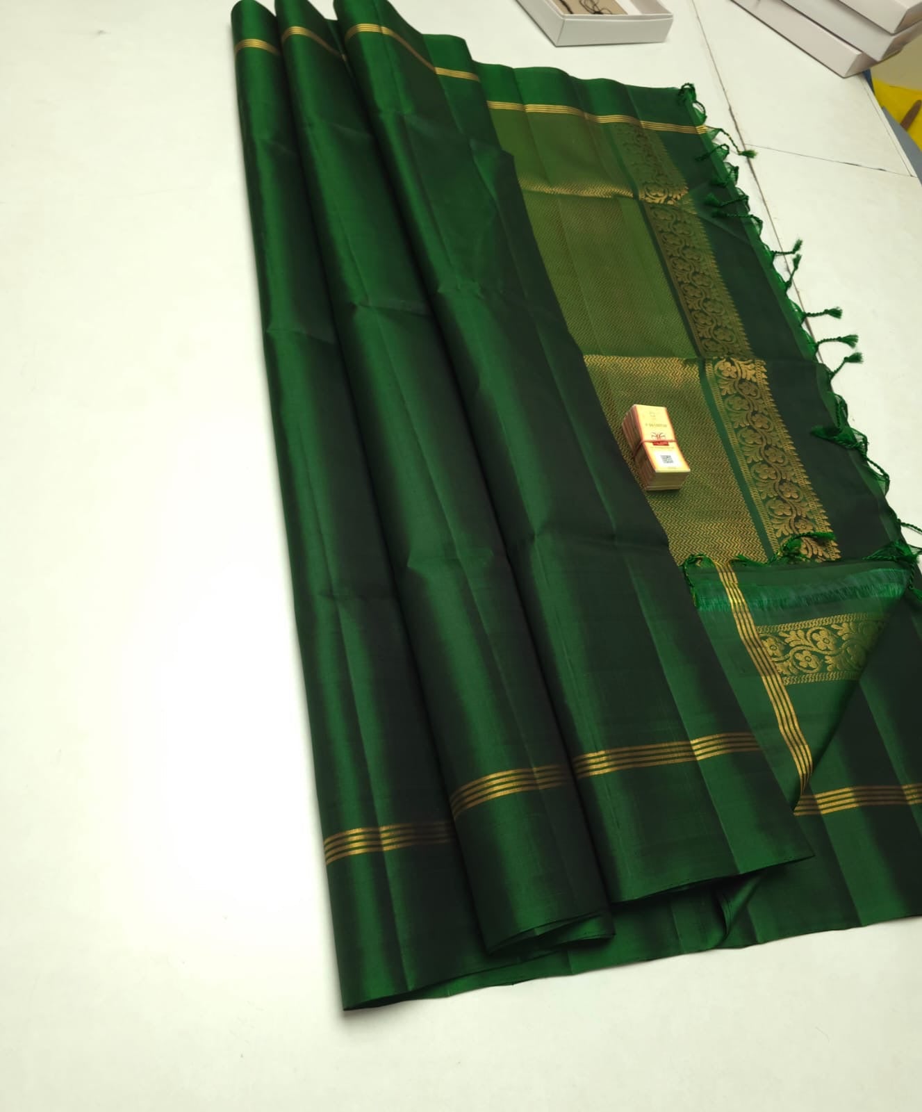 Classic Green Elegance Plain Handloom Soft Silk Saree SS26304