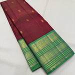 Load image into Gallery viewer, Classic Mahogany Red &amp; Green Vaira Oosi 2gm Zari Kanchipuram Handloom Silk Saree SS25938

