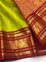 Load image into Gallery viewer, Classic Spring Green &amp; Chilli Red 2gm Zari Elegance Kanchipuram Handloom Silk Saree SS28430
