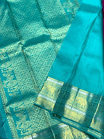 Load image into Gallery viewer, Classic Wine Red &amp; Sea Green 2gm Zari Kanchipuram Handloom Silk Saree SS26005
