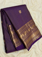 Load image into Gallery viewer, Classic Violet 1gm Zari Vaira Oosi Kanchipuram Handloom Silk Saree SS26657
