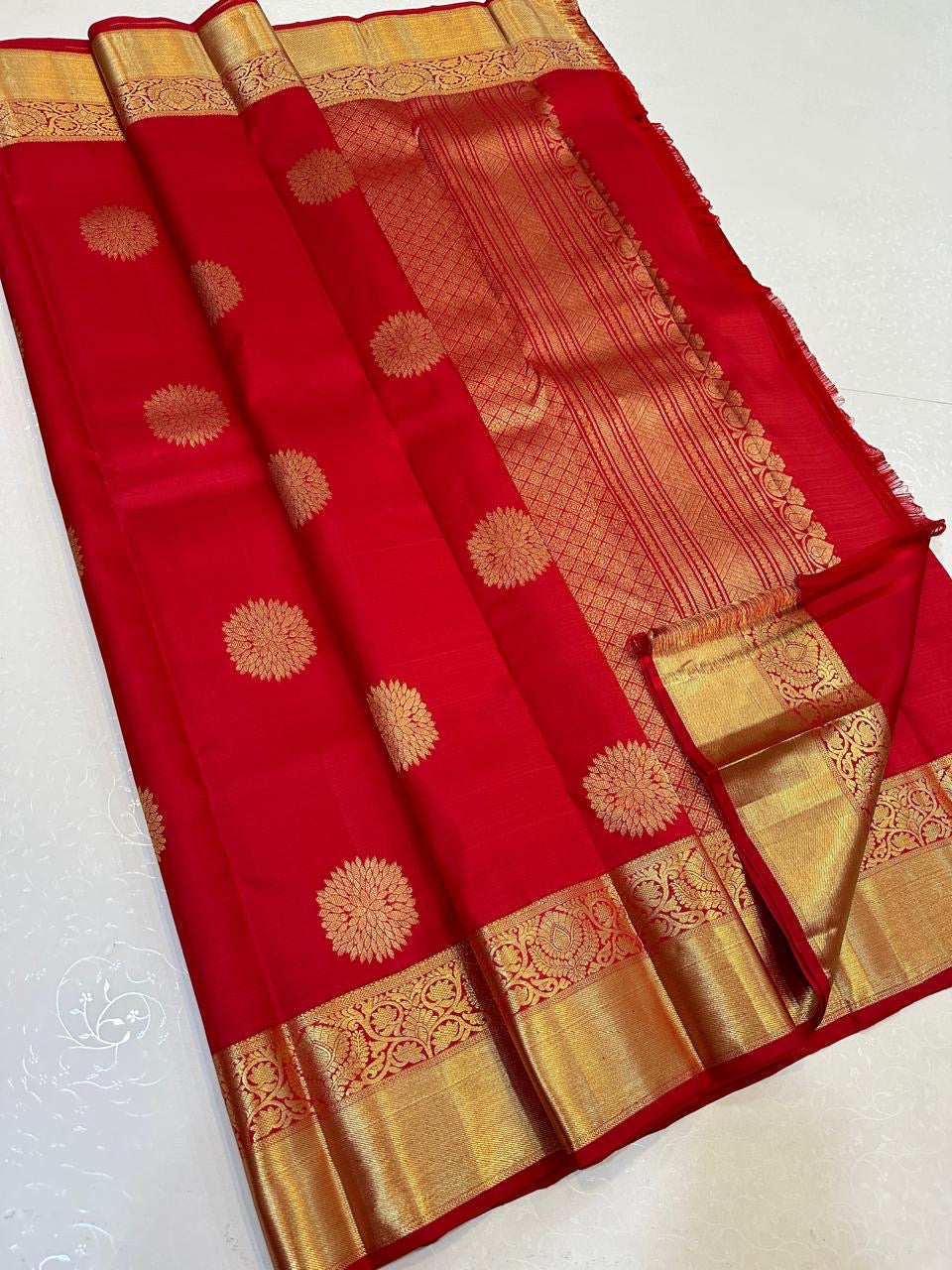 Classic Scarlet Red Elegance Kanchipuram Handloom Silk Saree SS24326