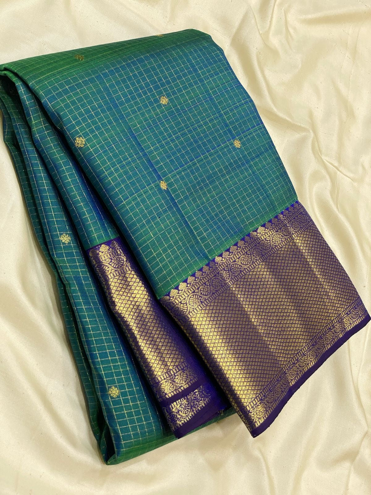 Classic Peacock Green 2gm Zari Vaira Oosi Checks Elegance Kanchipuram Handloom Silk Saree SS24742