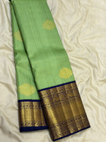 Load image into Gallery viewer, Classic Pista Green &amp; Navy Blue 2gm Zari Vaira Oosi Checks Elegance Kanchipuram Handloom Silk Saree SS27617
