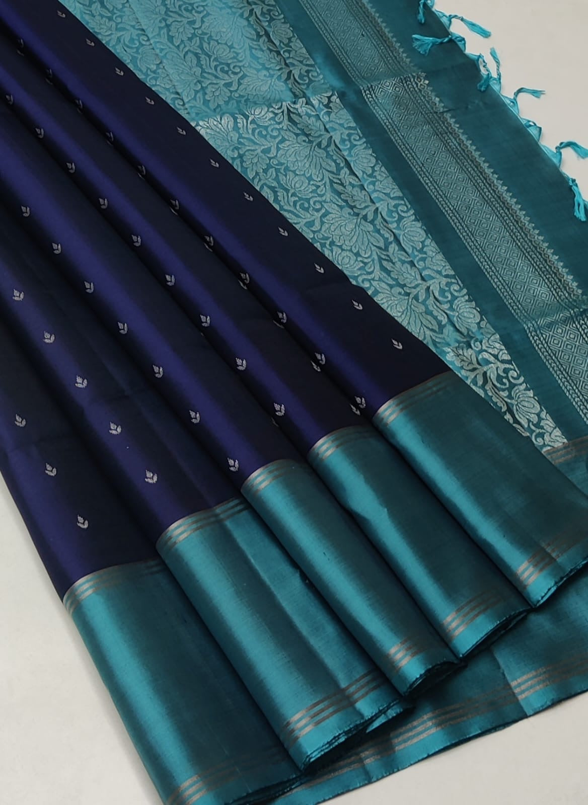 Classic Aegan Blue & Azure Blue Double Warp Elegance Handloom Soft Silk Saree SS23528