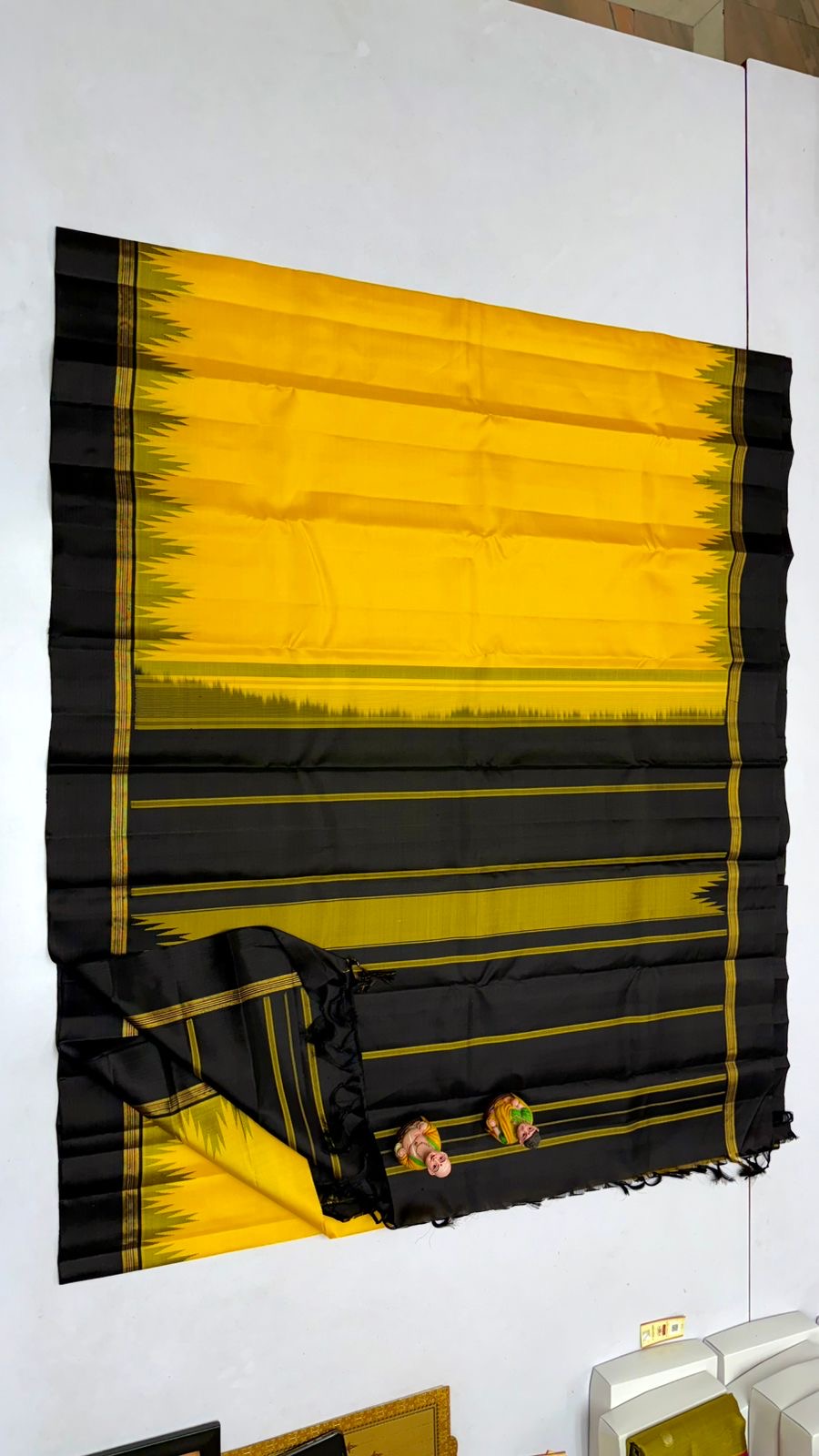 Classic Sunny Yellow & Black Kanchipuram Handloom Silk Saree SS25933