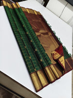 Load image into Gallery viewer, Classic Bottle Green &amp; Barn Red 2gm Zari Kanchipuram Handloom Silk Saree SS25607
