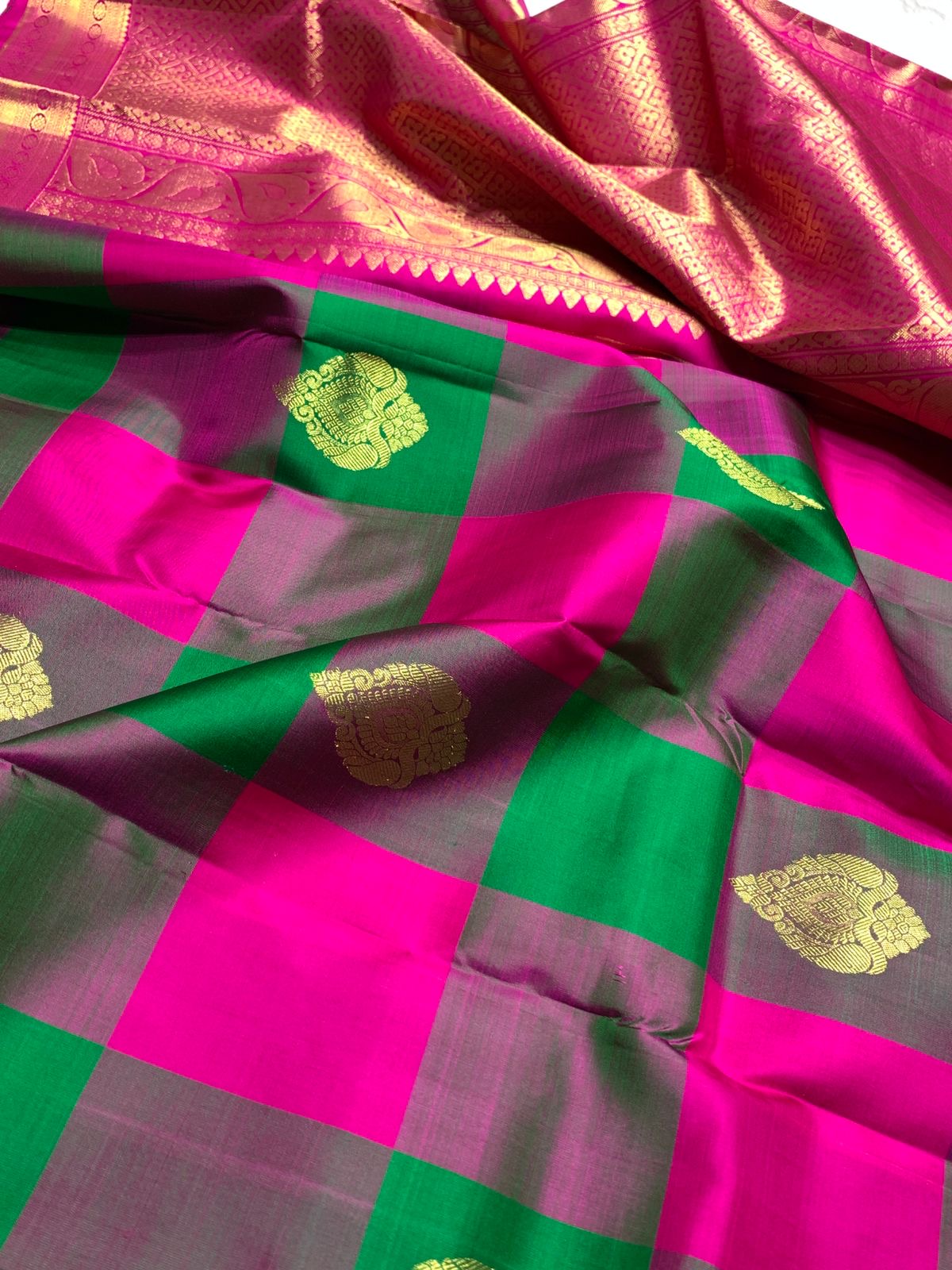 Classic Deep Pink & Green 2gm Zari Kanchipuram Handloom Silk Saree SS25815