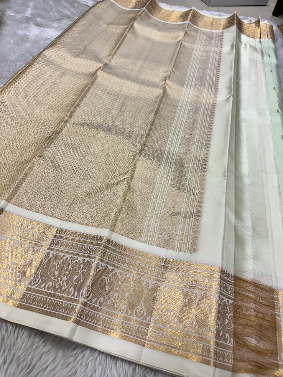 Classic Pastel Sea Green & Pearl White Elegance Kanchipuram Handloom Silk Saree SS23673