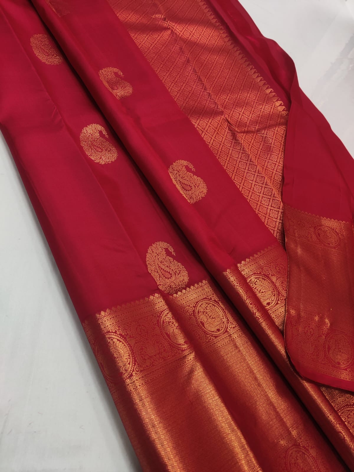 Classic Berry Red Elegance Kanchipuram Handloom Silk Saree SS20627