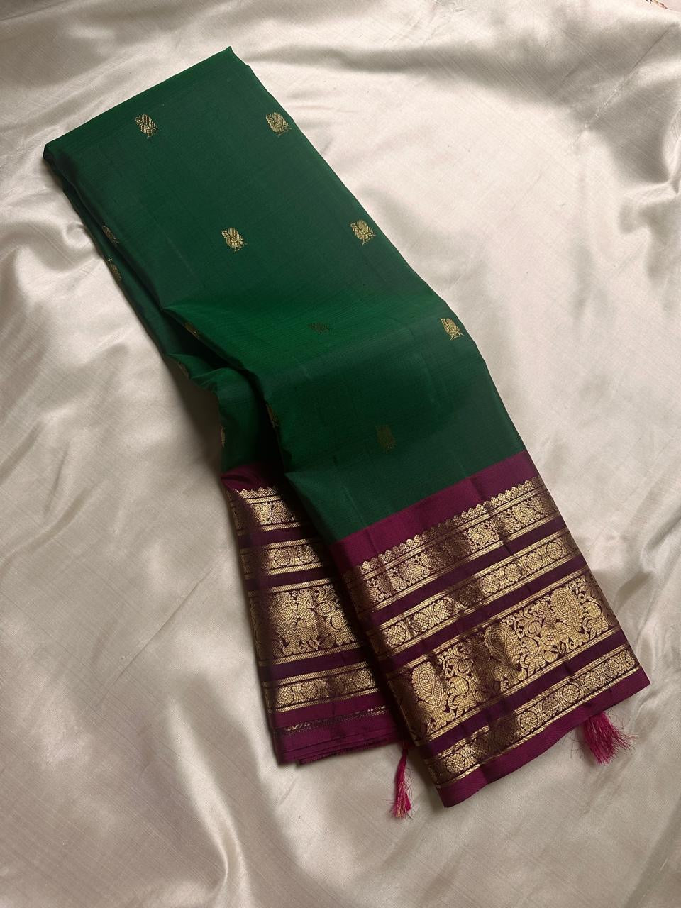 Classic Deep Green & Wine Red 2gm Zari Elegance Kanchipuram Handloom Silk Saree SS24236