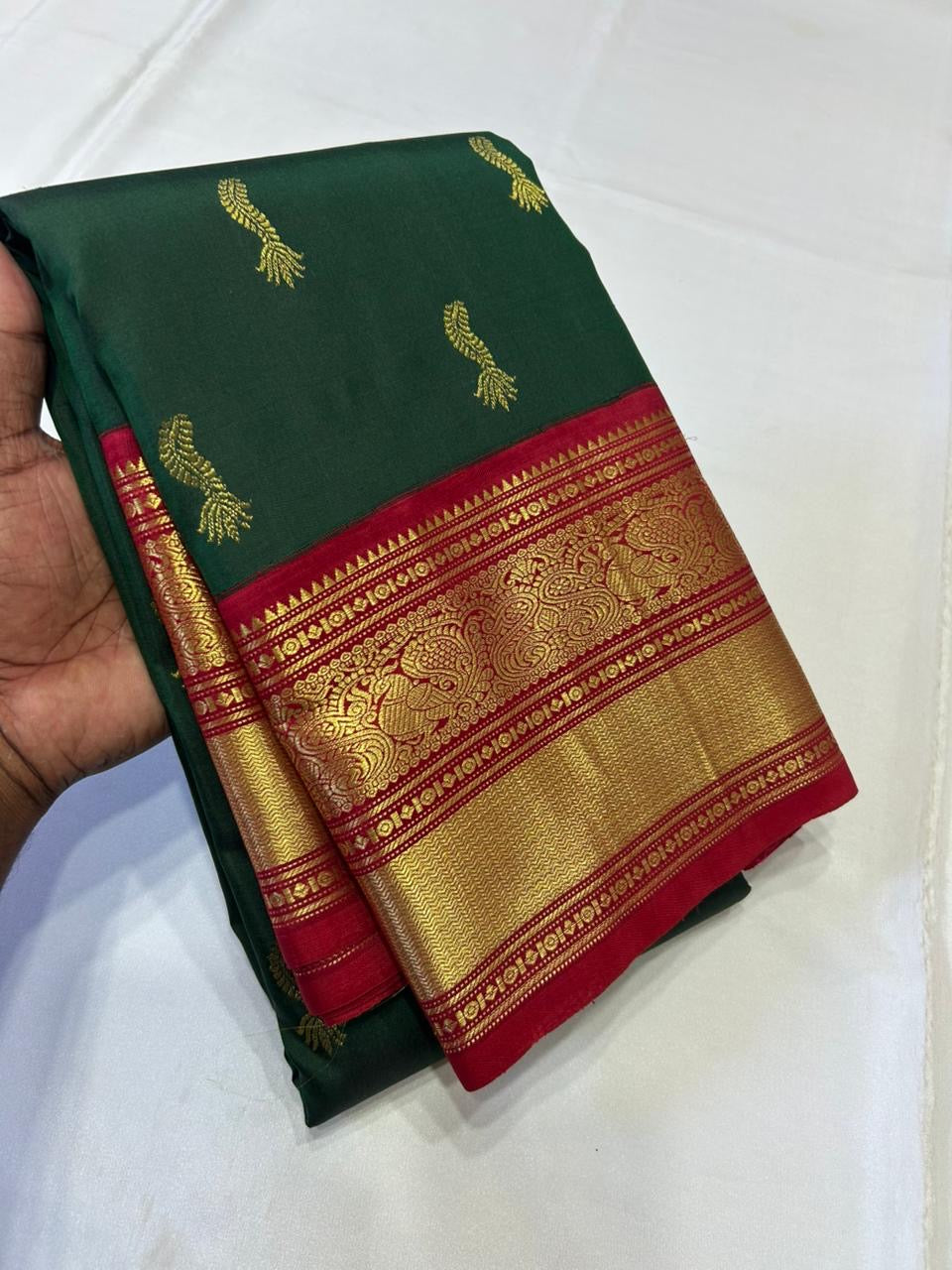 Classic Dark Green & Red 2gm Zari Elegance Kanchipuram Handloom Silk Saree SS23780