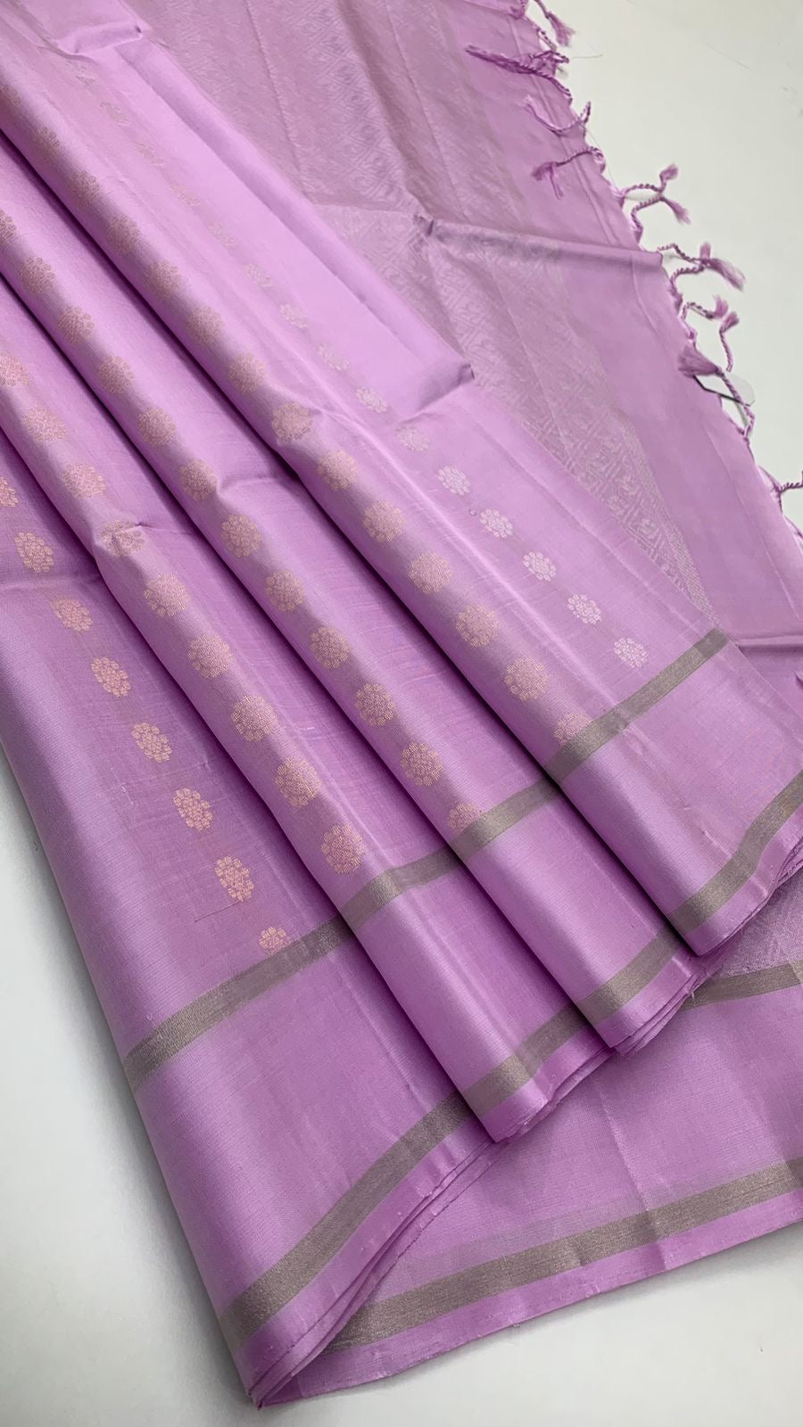 Classic Lilac Elegance Handloom Soft Silk Saree SS23267