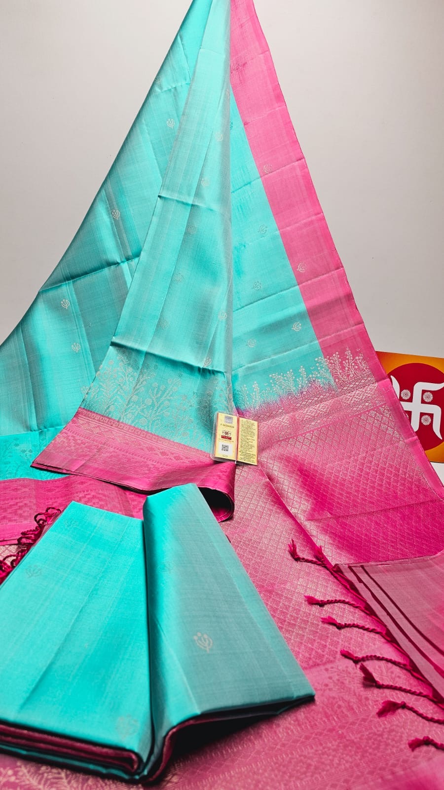 Classic Turquoise Green & Pink Elegance Handloom Soft Silk Saree SS24750