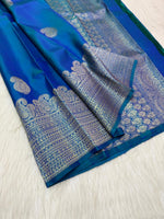 Load image into Gallery viewer, Classic Deep Azure Blue Vaira Oosi Elegance Kanchipuram Handloom Silk Saree SS27776
