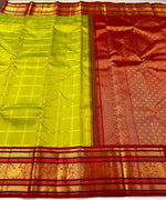 Load image into Gallery viewer, Classic Spring Green &amp; Chilli Red 2gm Zari Elegance Kanchipuram Handloom Silk Saree SS28430
