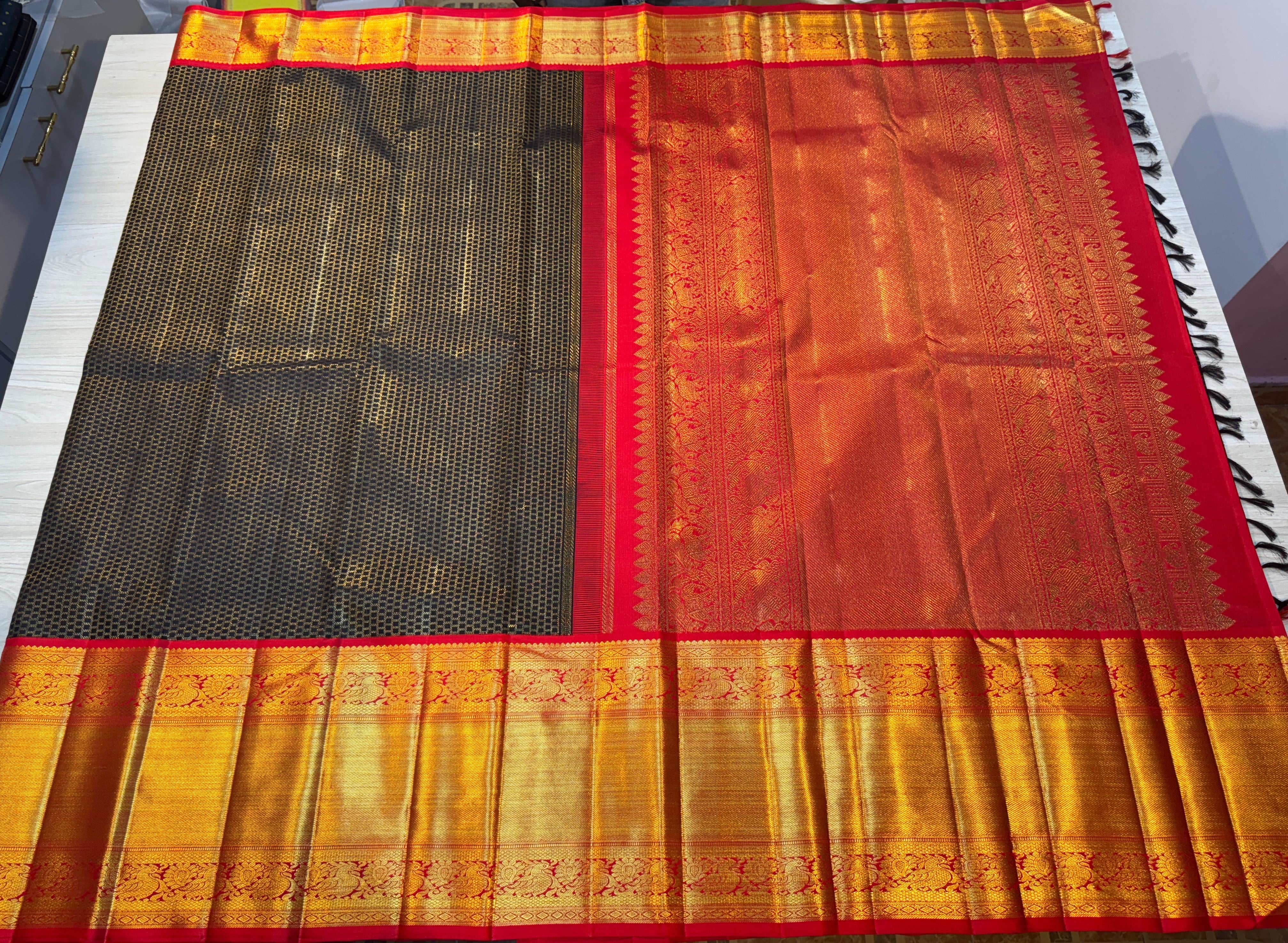 Classic Rich Black & Chilli Red 2gm Zari Bridal Elegance Kanchipuram Handloom Silk Saree SS24661