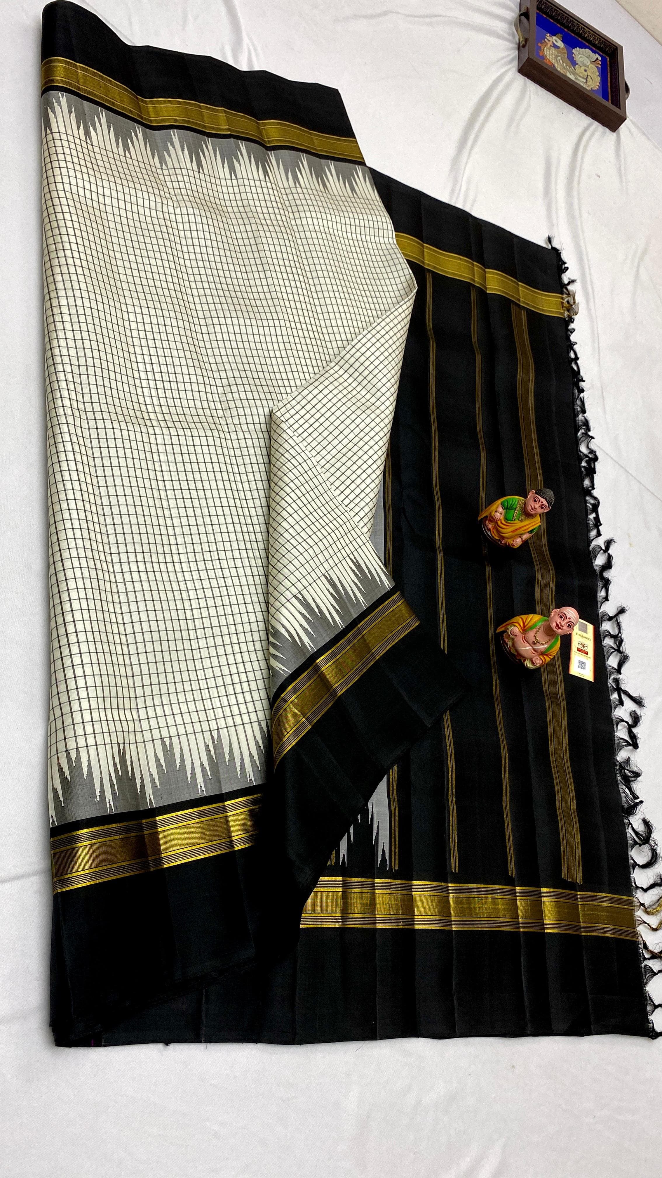 Classic Pearl Cream & Charcoal Black Elegance Kanchipuram Handloom Silk Saree SS24525