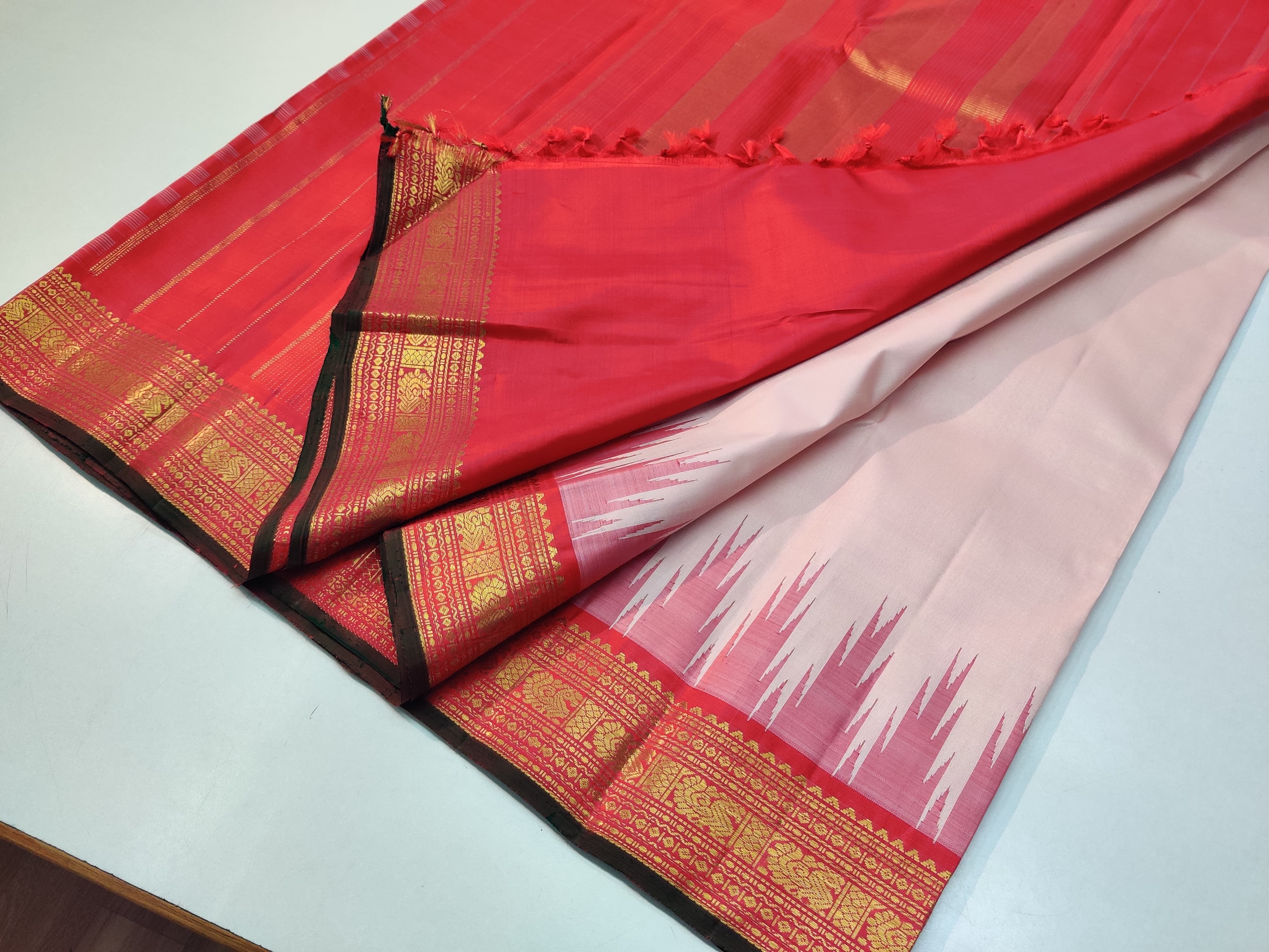 Classic Pastel Peach & Orange Elegance Kanchipuram Silk Saree SS23833