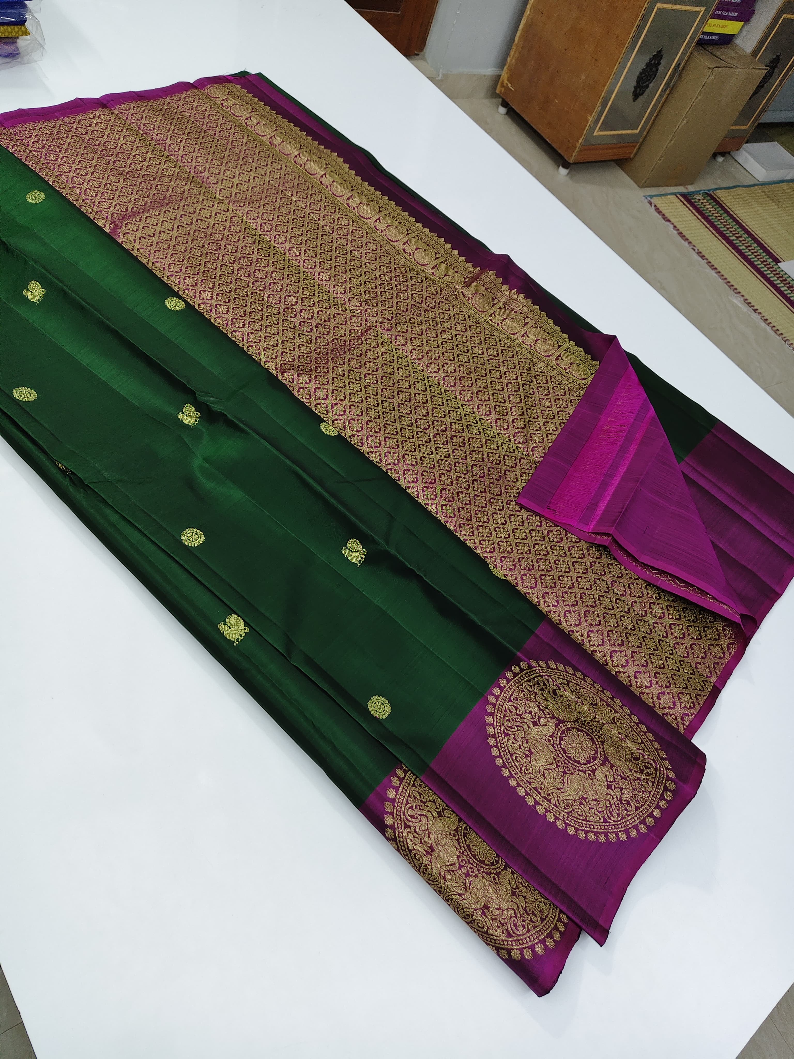 Classic Dark Green & Wine Red 2gm Zari Kanchipuram Handloom Silk Saree SS25758