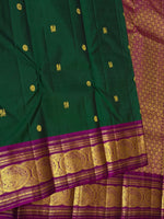 Load image into Gallery viewer, Classic Bottle Green &amp; Cerise Pink 2gm Zari Vintage Elegance Kanchipuram Handloom Silk Saree SS27886
