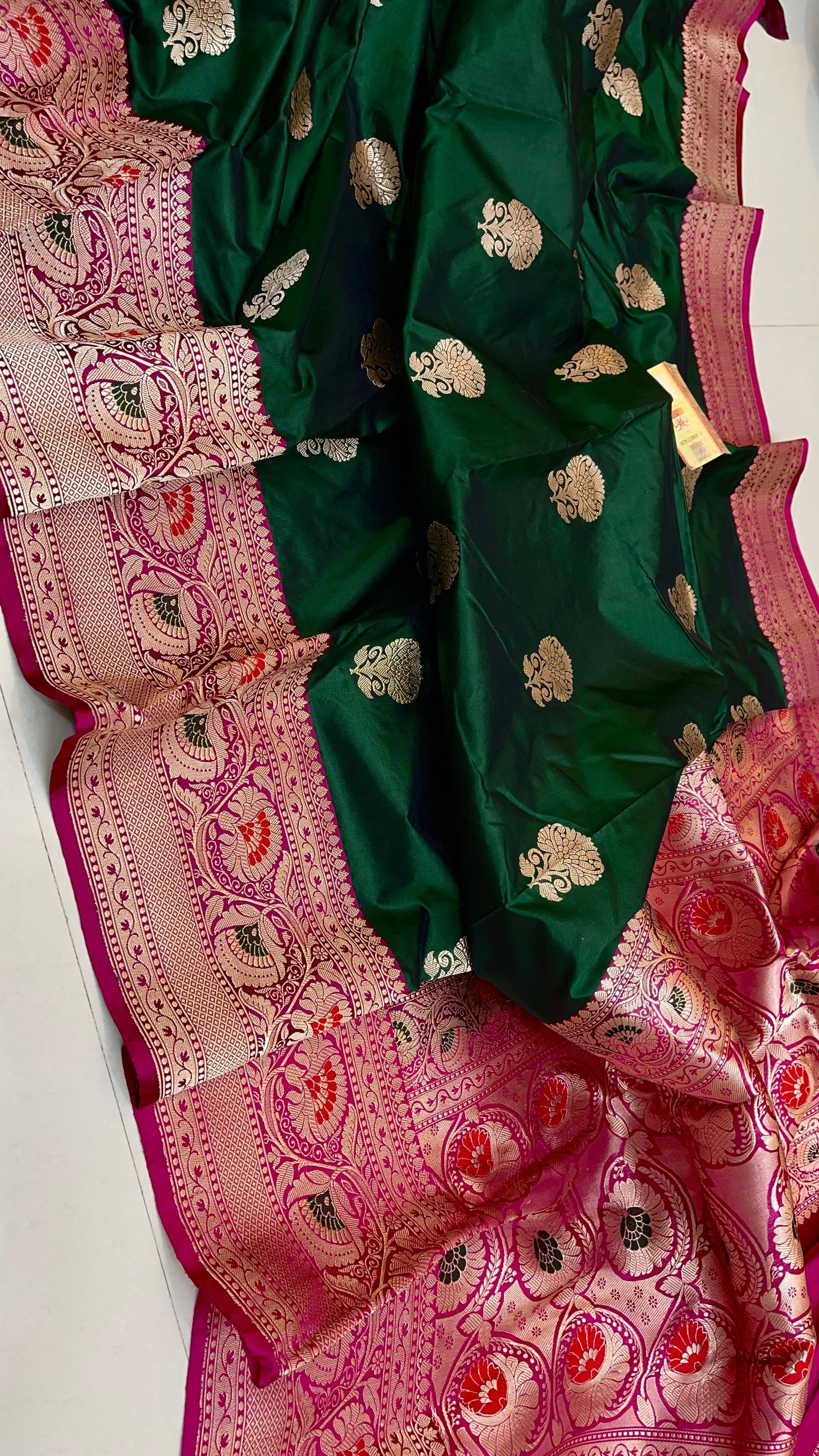 Classic Bottle Green & Pink Elegance Banarasi Handloom Katan Silk Saree SS25420