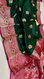 Load image into Gallery viewer, Classic Bottle Green &amp; Pink Elegance Banarasi Handloom Katan Silk Saree SS25420
