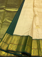 Load image into Gallery viewer, Classic Cream &amp; Green 2gm Zari Elegance Kanchipuram Handloom Silk Saree SS22108
