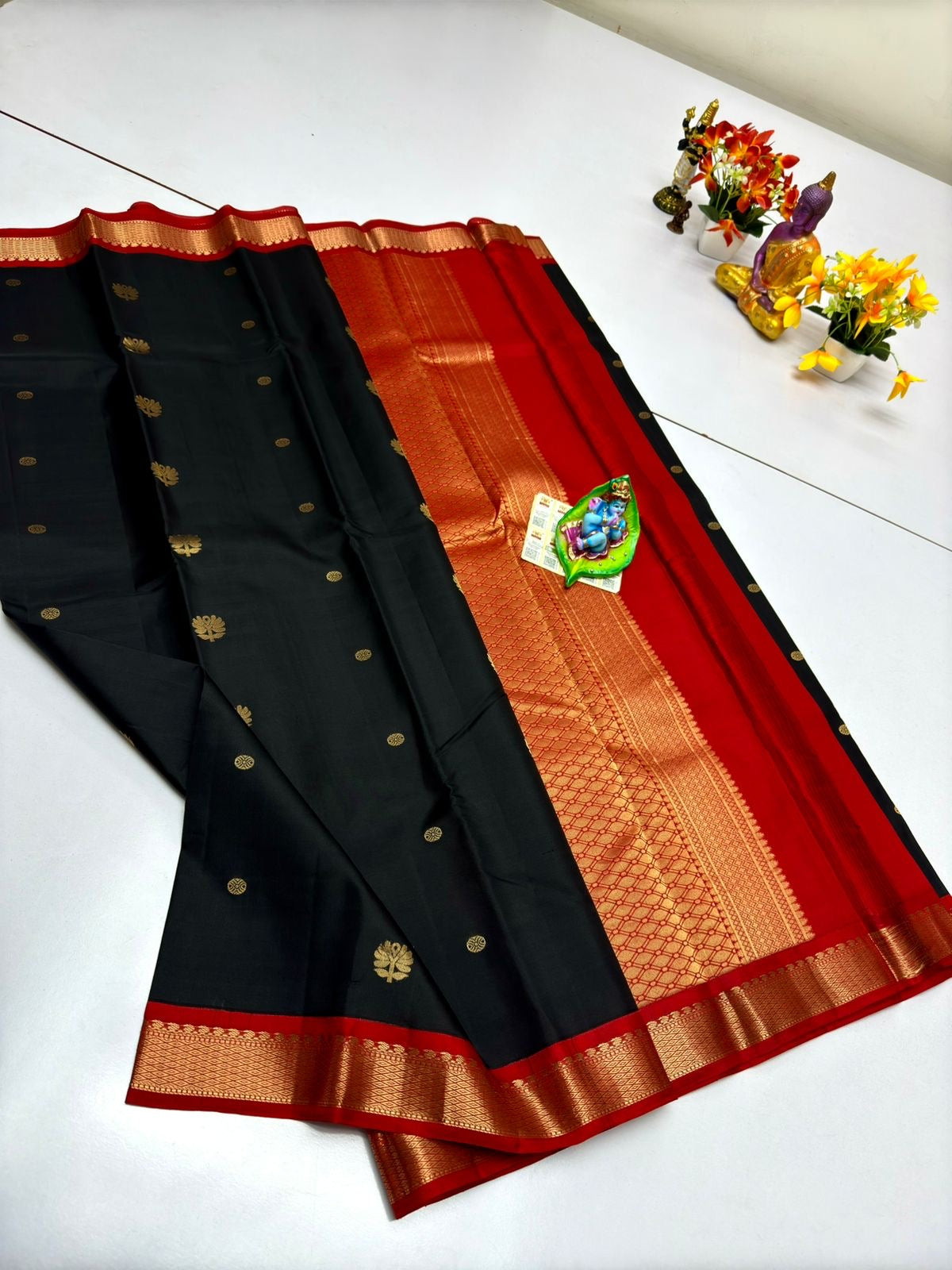 Classic Black & Chilly Red Elegance Kanchipuram Handloom Silk Saree SS23744