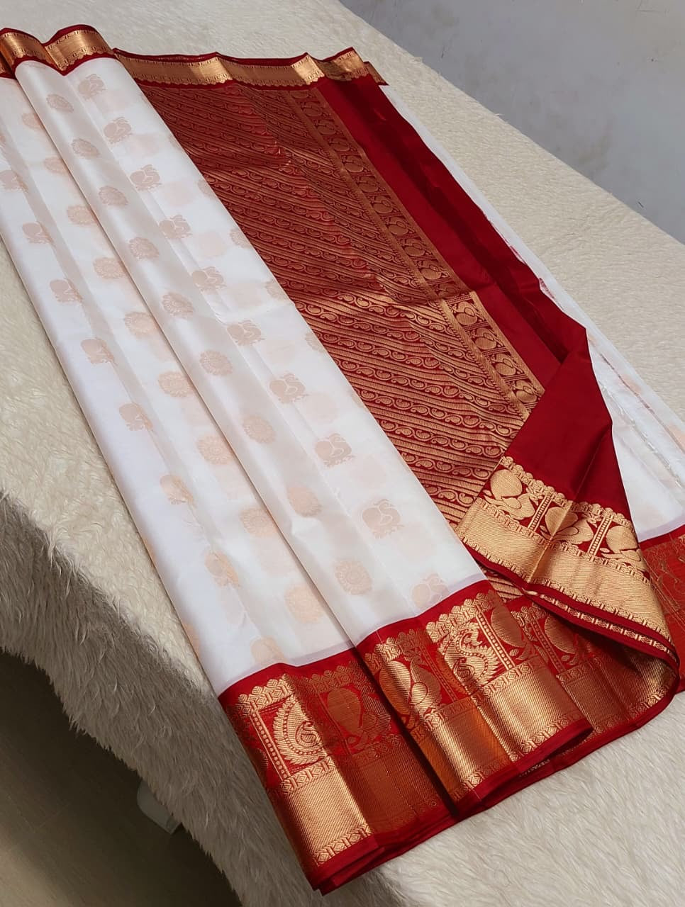 Classic White & Crimson Red 1gm Zari Kanchipuram Handloom Silk Saree SS26547