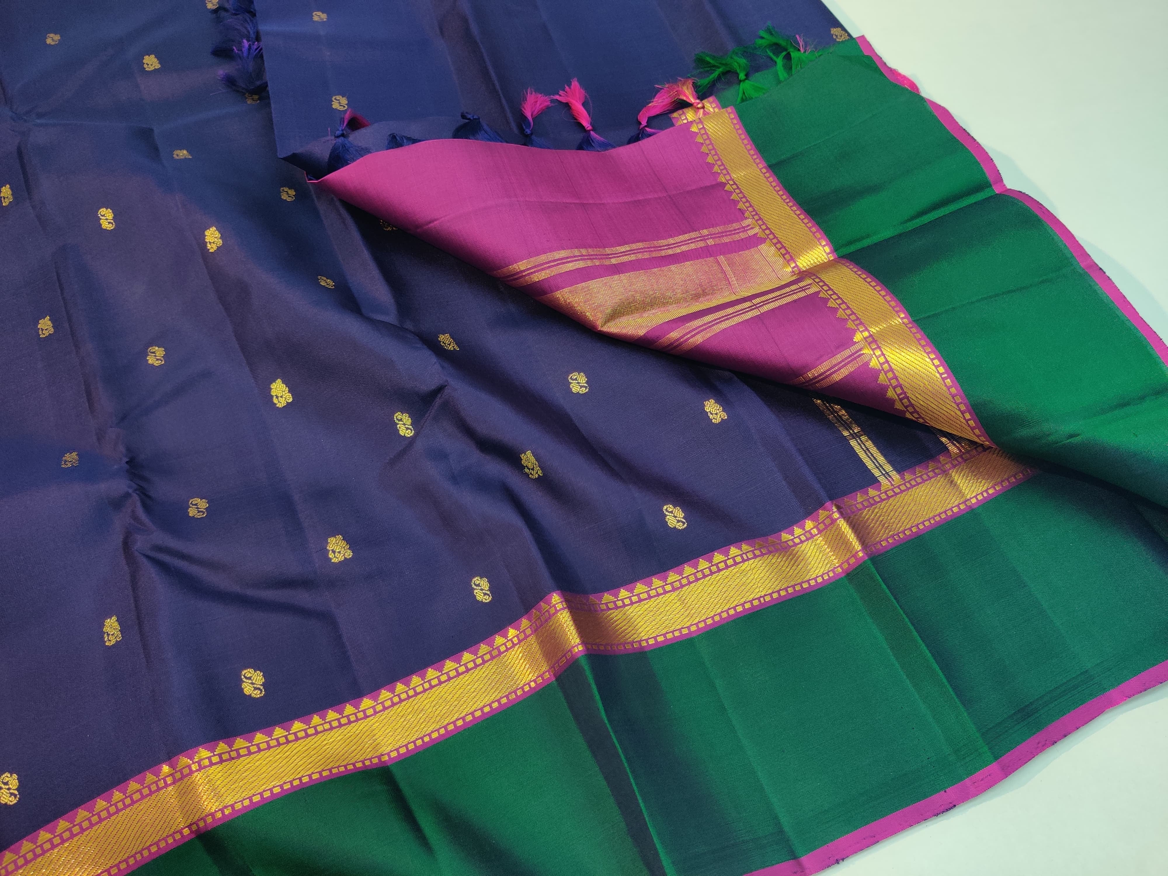 Classic Navy Blue & Wine Red Pink Elegance Kanchipuram Handloom Silk Saree SS23687