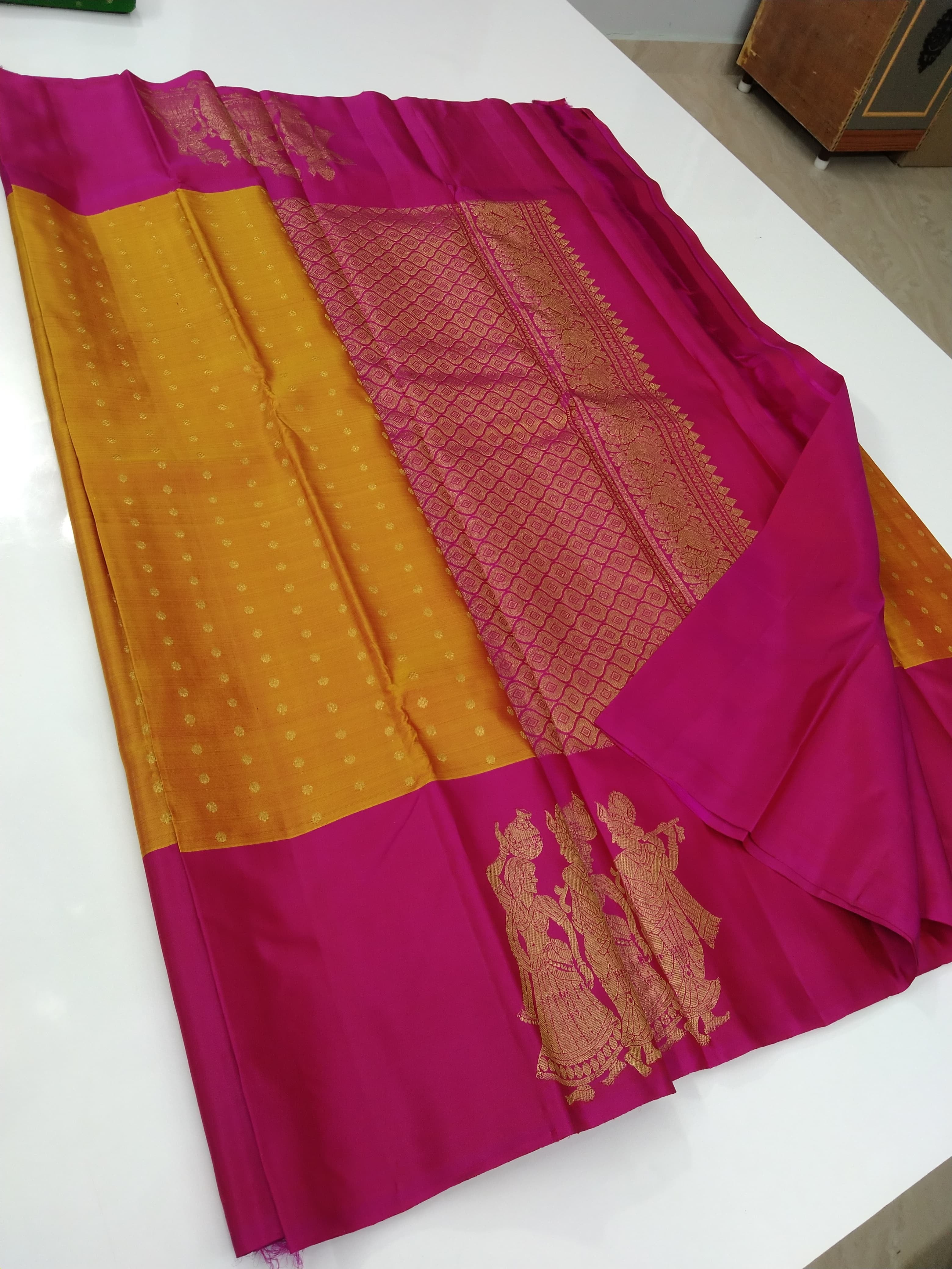 Classic Orange & Deep Pink Elegance Kanchipuram Handloom Silk Saree SS24119