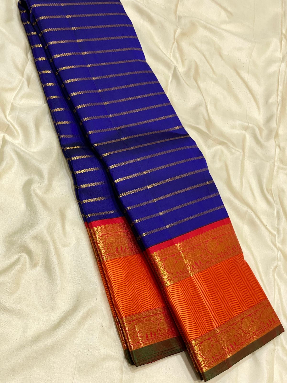 Classic Blue & Scarlet Red 3gm Zari Vaira Oosi Beldari Design Elegance Kanchipuram Handloom Silk Saree SS24443