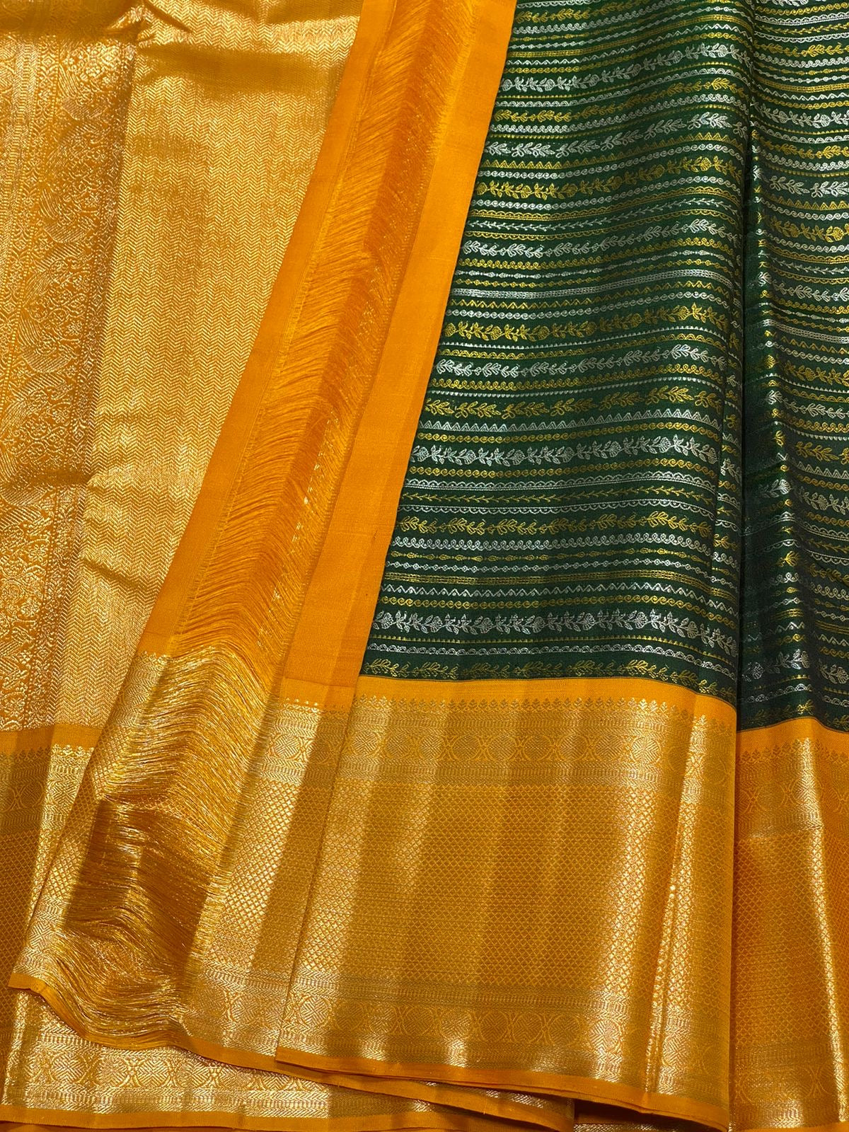 Deep Green & Mango Yellow 3gm Zari Elegance Kanchipuram Handloom Silk Saree SS23603