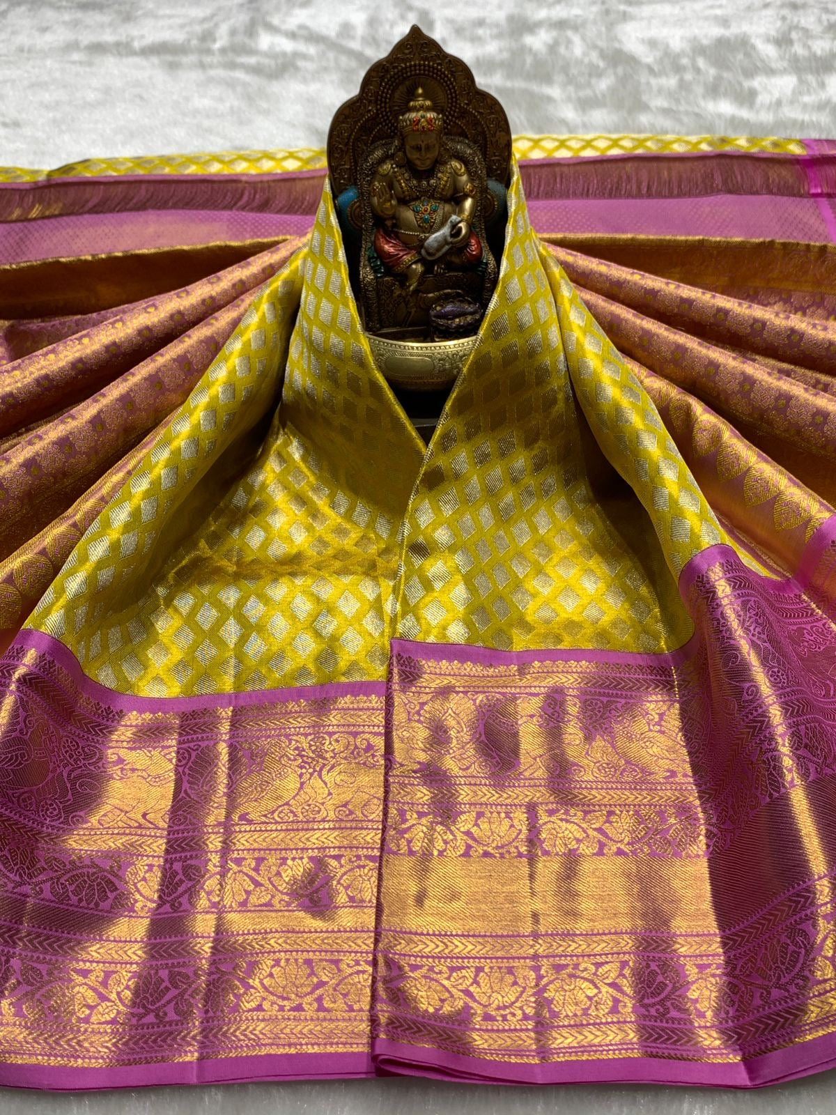 Classic Gold & Pinkish Purple 2gm Zari Bridal Elegance Kanchipuram Handloom Silk Saree SS25283