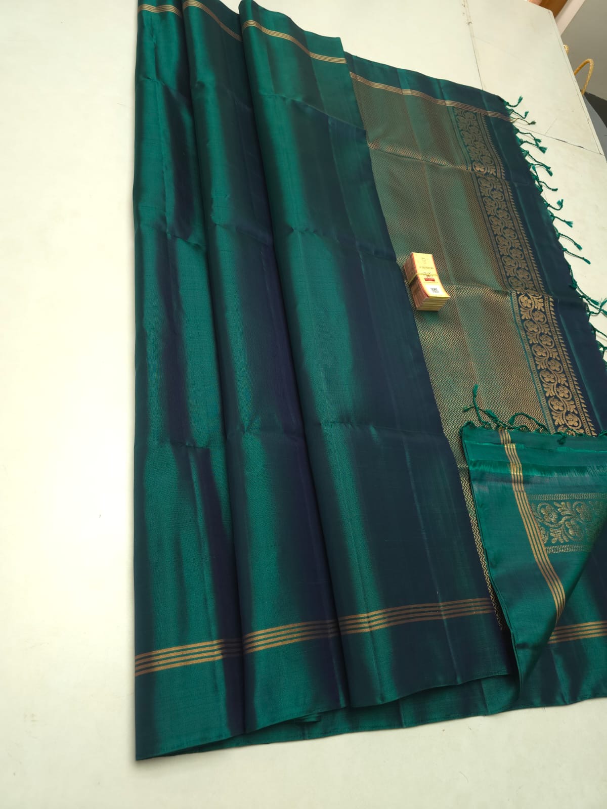Classic Emerald Green Elegance Plain Handloom Soft Silk Saree SS25470