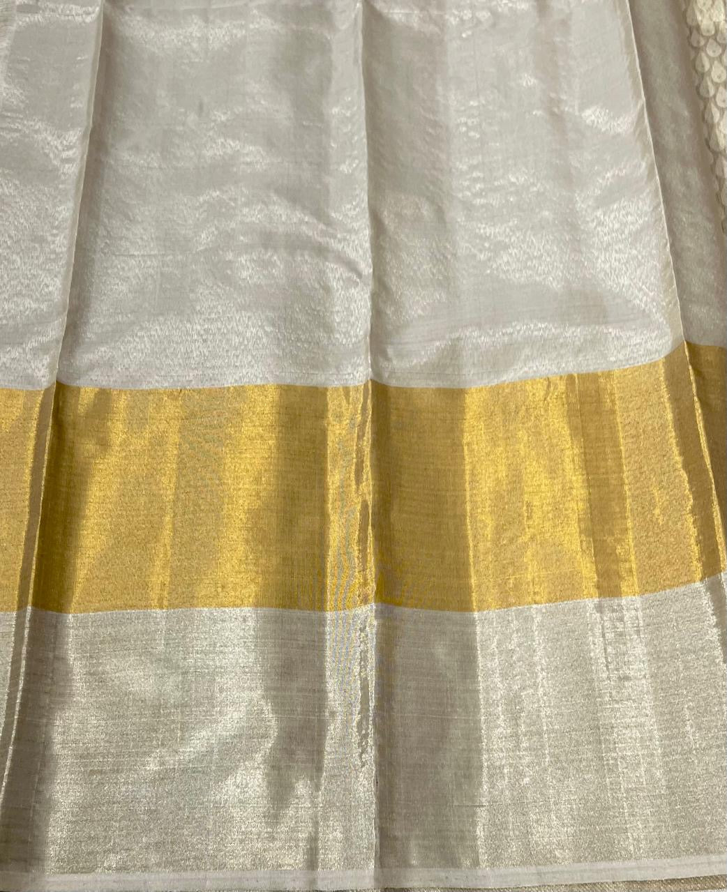 Rekha Inspired Classic Butter Cream & Shimmer Gold 2gm Zari Kanchipuram Handloom Silk Saree SS25732