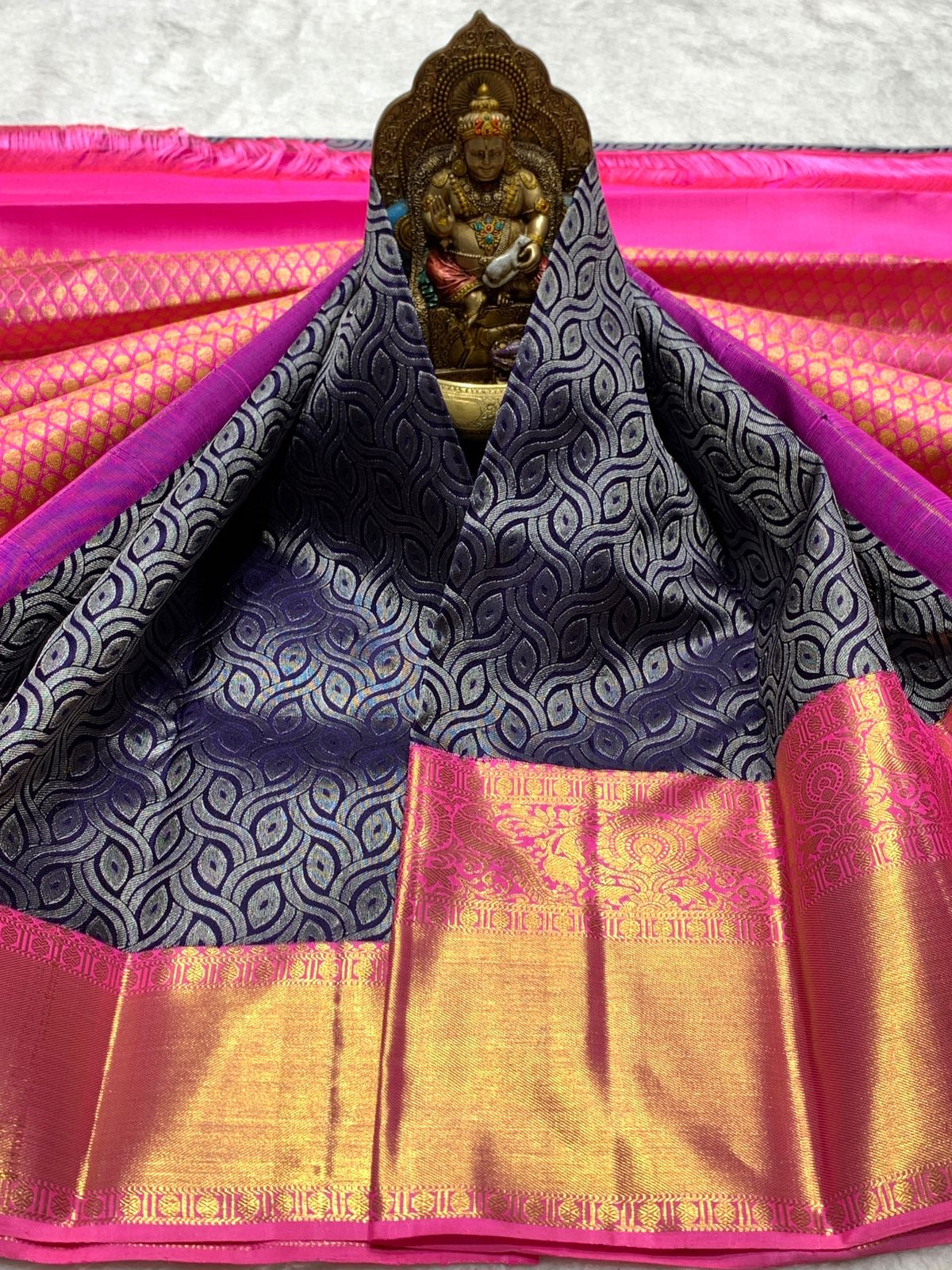 Classic Navy Blue & Fuchsia Pink 2gm Zari Bridal Elegance Kanchipuram Handloom Silk Saree SS25833