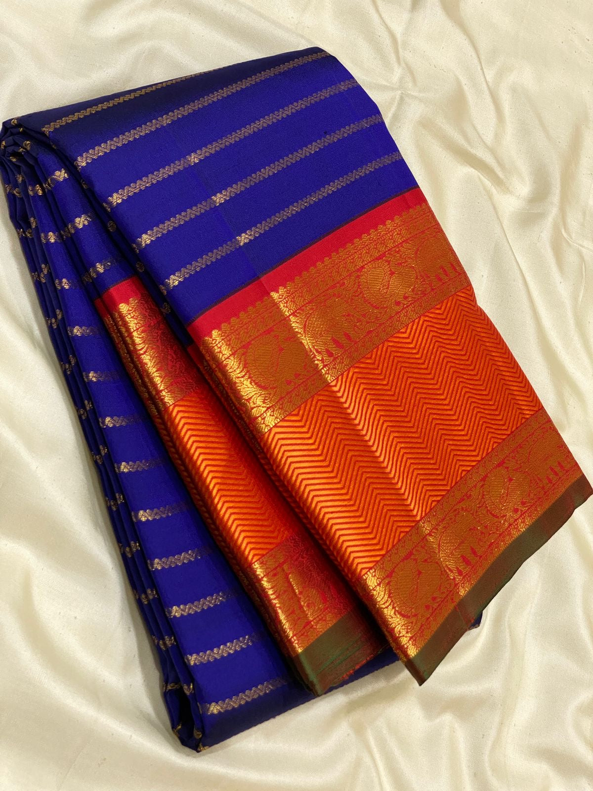 Classic Blue & Scarlet Red 3gm Zari Vaira Oosi Beldari Design Elegance Kanchipuram Handloom Silk Saree SS24443