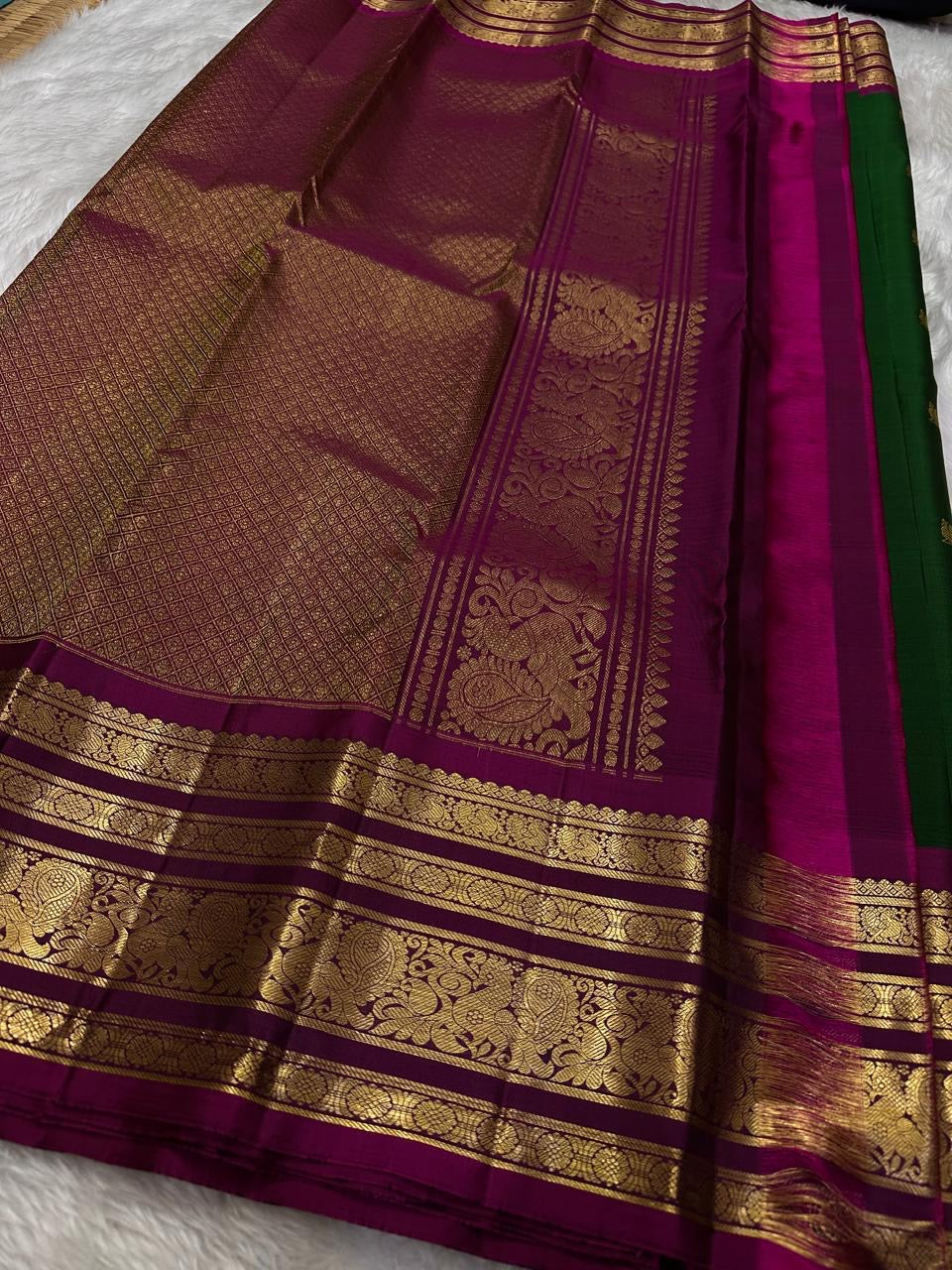 Classic Deep Green & Wine Red 2gm Zari Elegance Kanchipuram Handloom Silk Saree SS24236