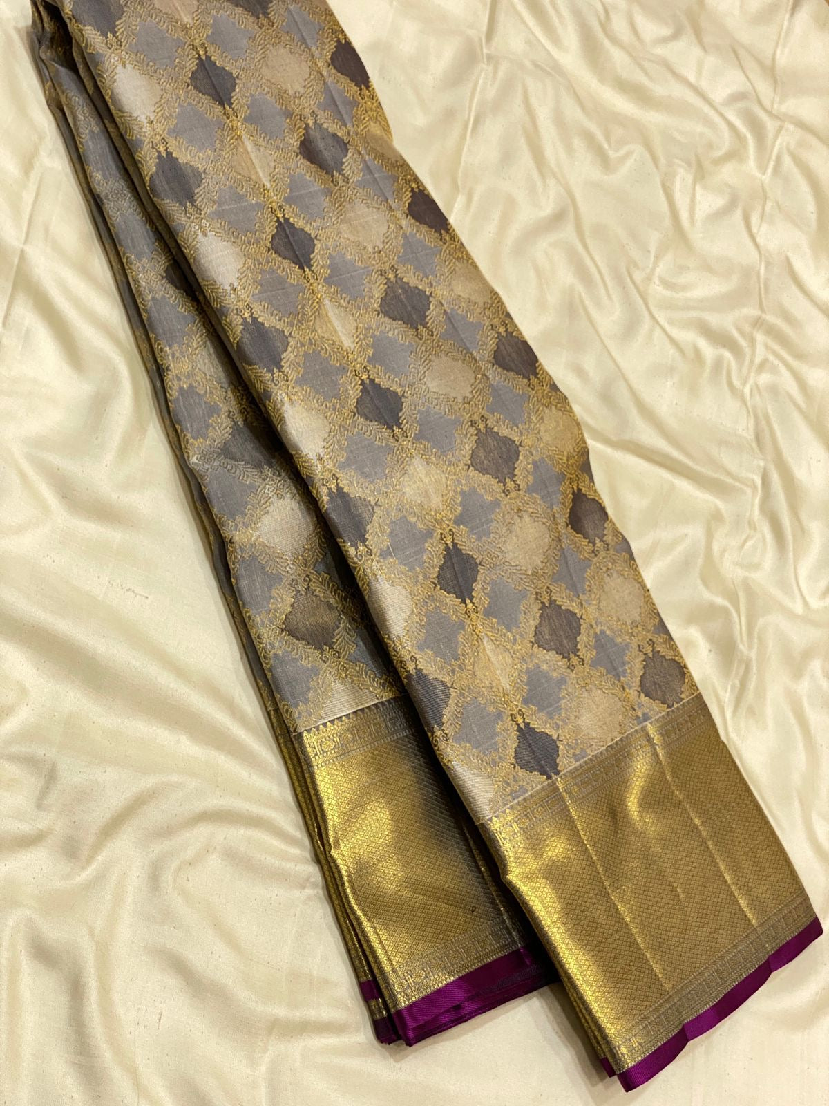 Classic Grey & Plum 2gm Zari Kanchipuram Handloom Silk Saree SS25614
