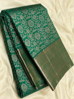 Load image into Gallery viewer, Classic Parrot Green 2gm Antique Zari Bridal Elegance Kanchipuram Handloom Silk Saree SS25327
