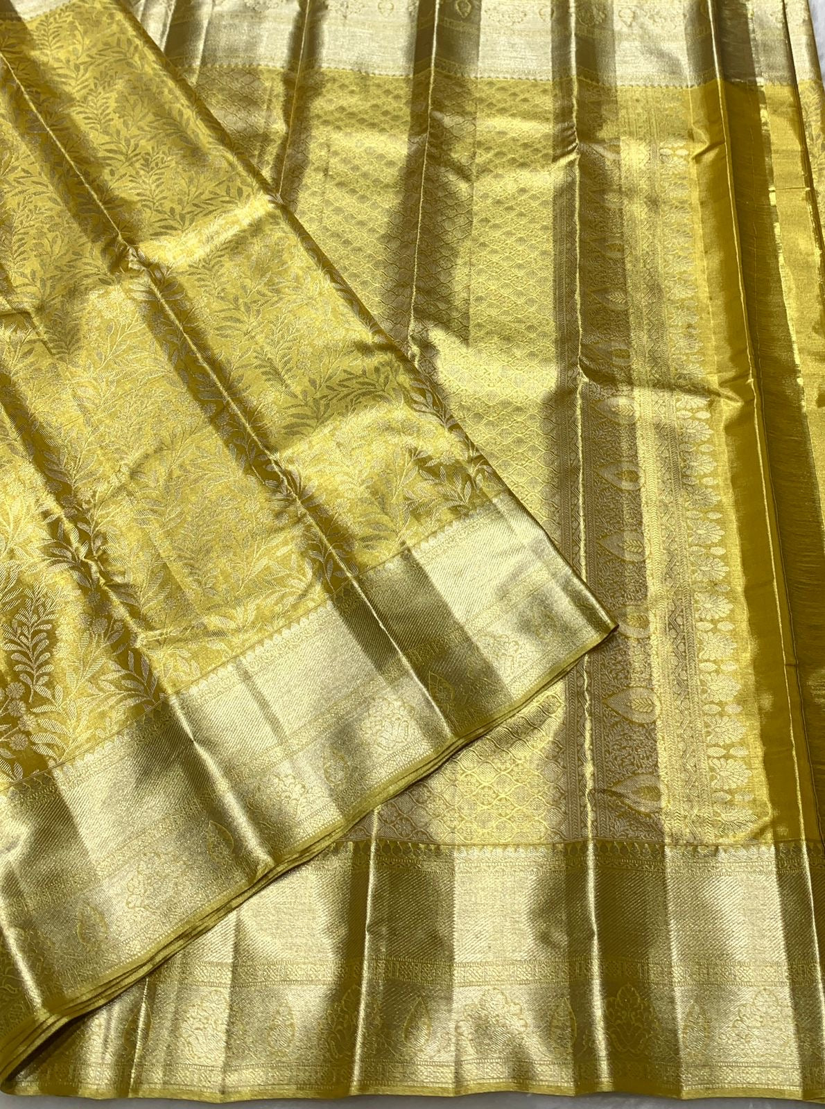 Shimmer Gold Floral Bridal Elegance Kanchipuram Handloom Silk Saree SS25978