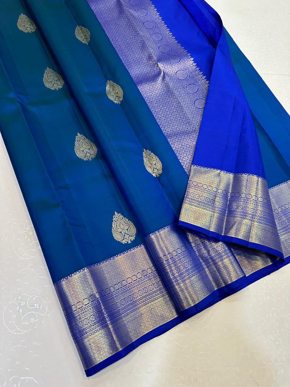 Classic Royal Blue & Peacock Blue Elegance Kanchipuram Handloom Silk Saree SS24319