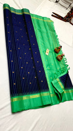 Load image into Gallery viewer, Classic Navy Blue &amp; Sea Green Kanchipuram Handloom Silk Saree SS26049
