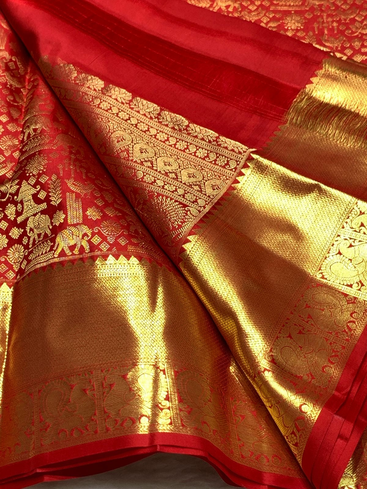 Classic Crimson Red Bridal Elegance Kanchipuram Handloom Silk Saree SS24858