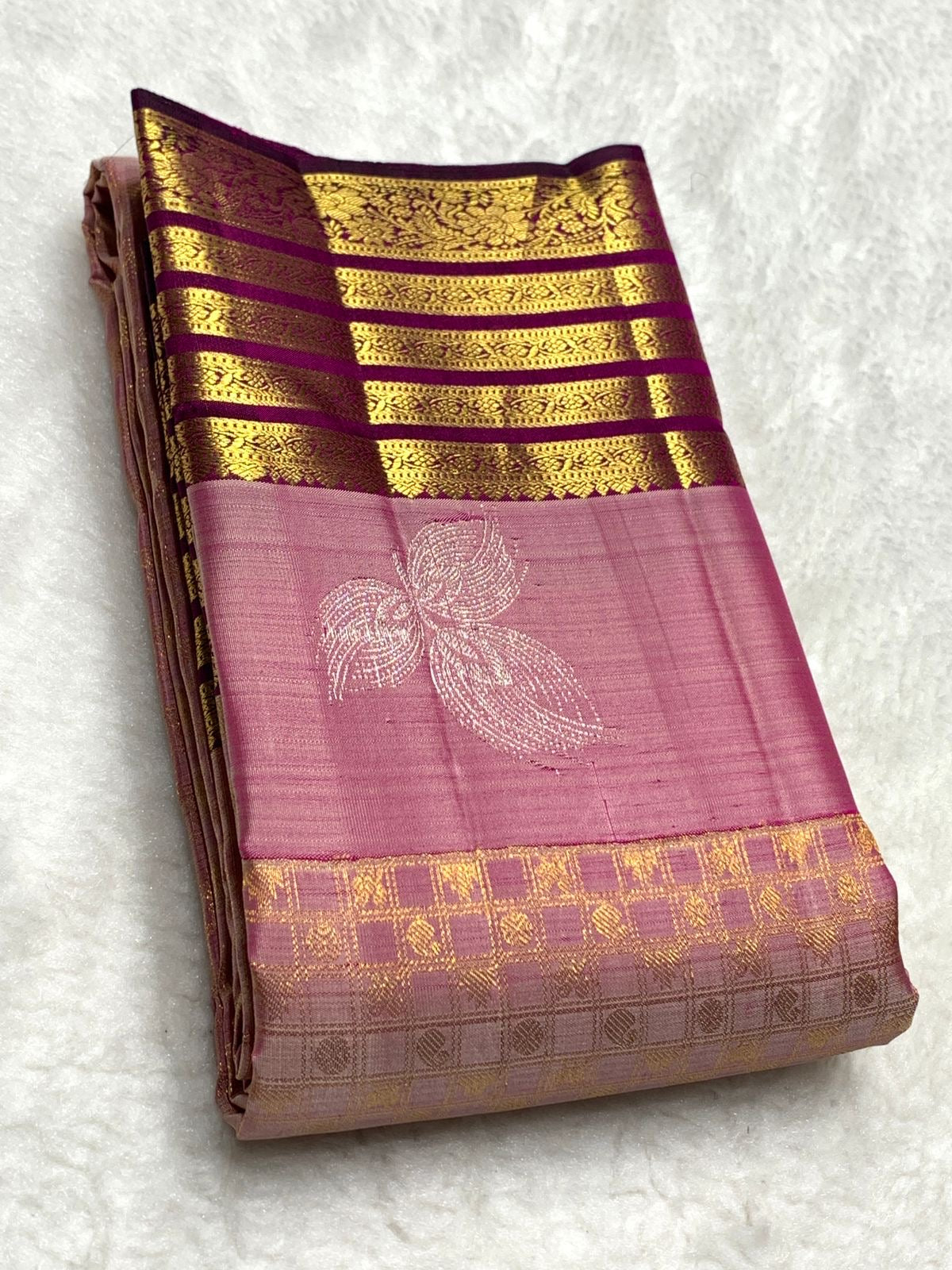 Classic Creamy Pink 2gm Zari Elegance Kanchipuram Handloom Silk Saree SS25366