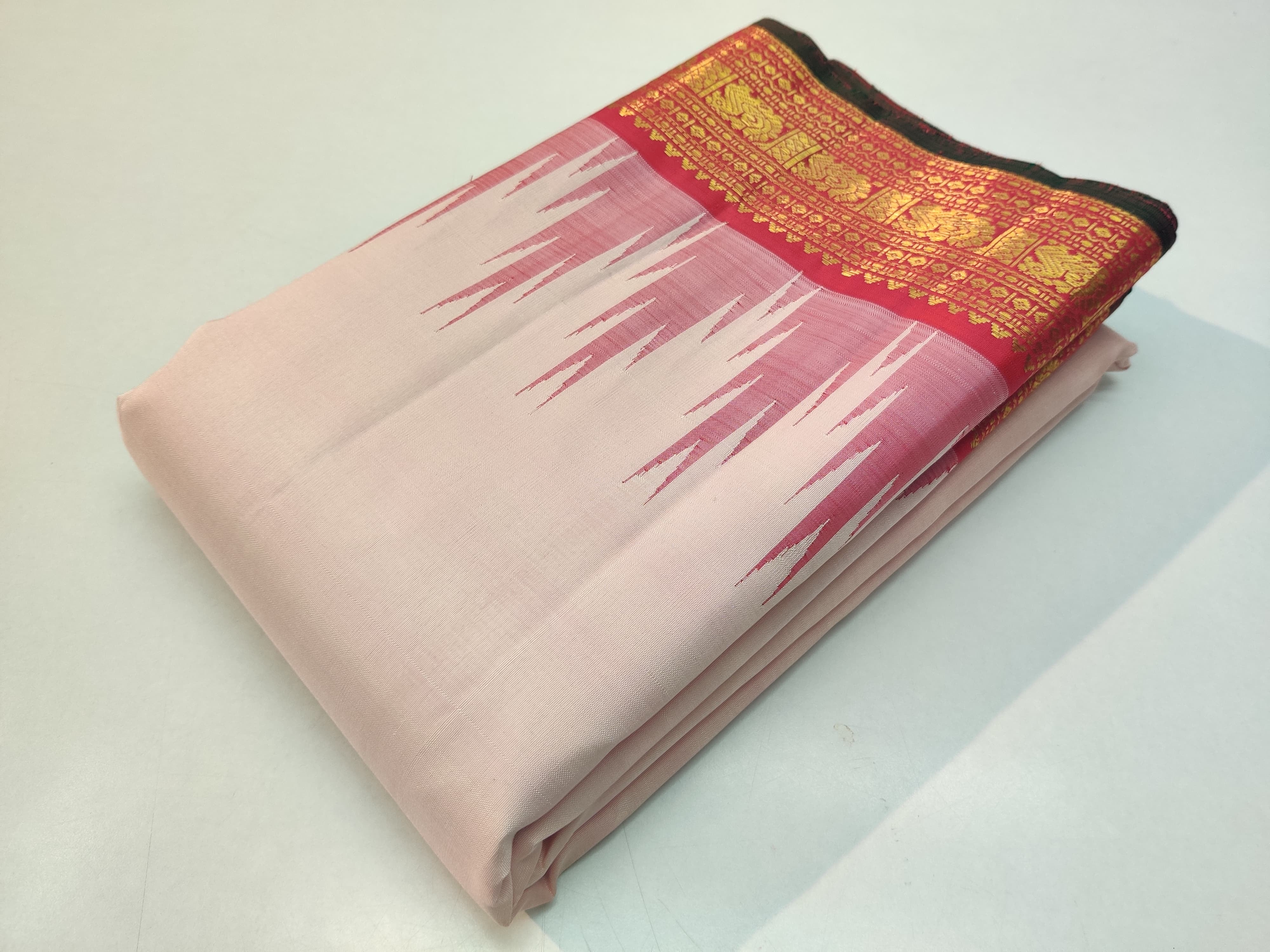 Classic Pastel Peach & Orange Elegance Kanchipuram Silk Saree SS23833